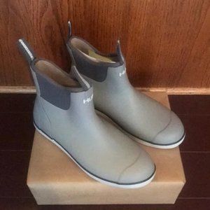 New Men’s HUK Rogue size 10, plain grey